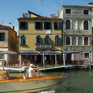 Casa Virginia Direct At The Canal Cannaregio With Own Roof Terrace Appartement